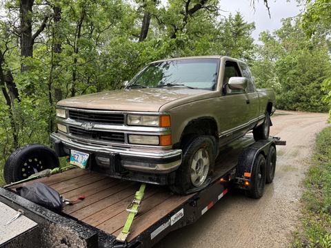 GetMyScrapCar | 1990s Chevrolet Pickup on Trailer for Junk Car Removal