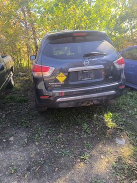 GetMyScrapCar | Nissan Pathfinder Junk Car for Scrap Metal Recycling